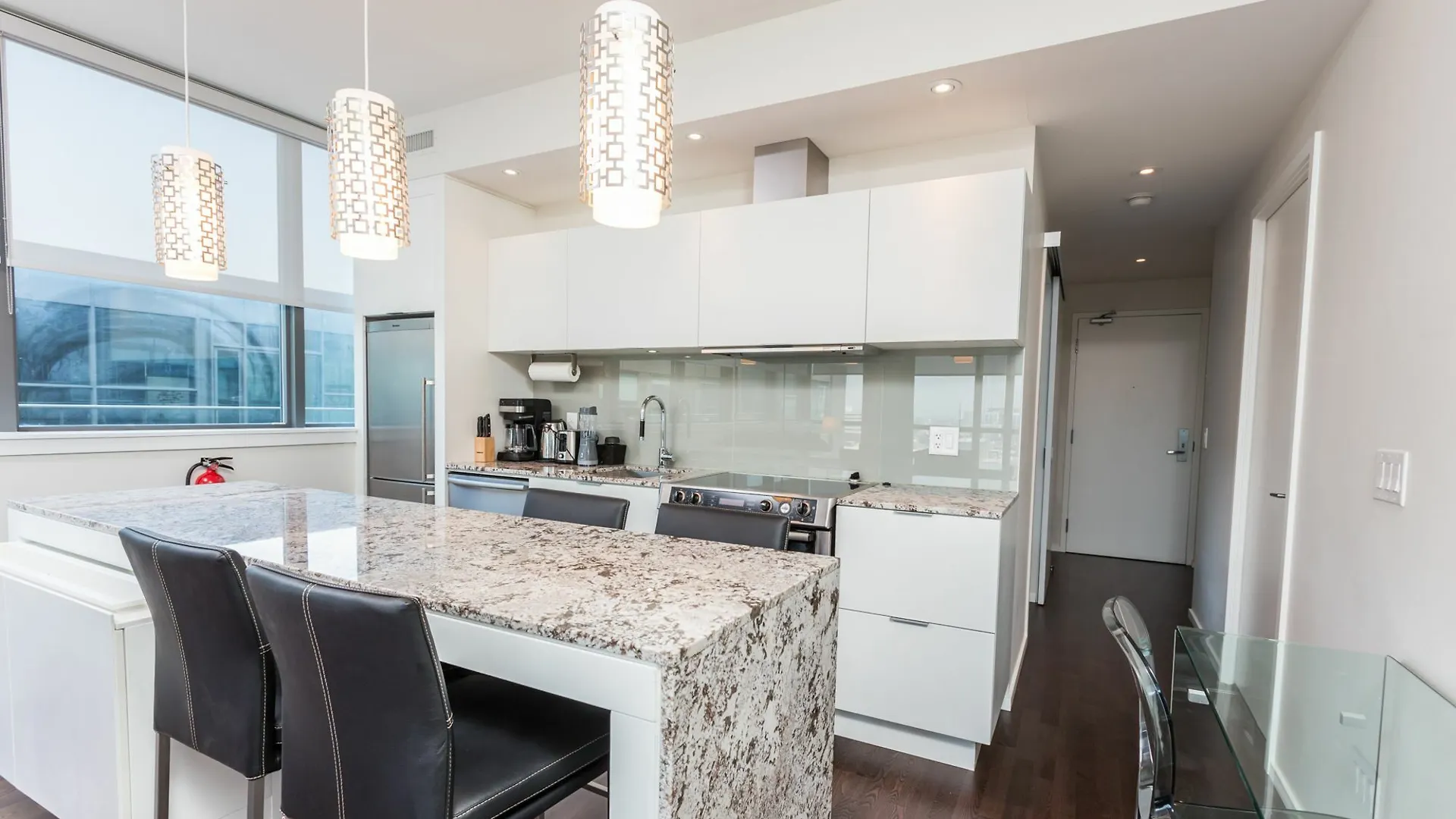 Applewood Suites - King & Spadina Toronto Apartment